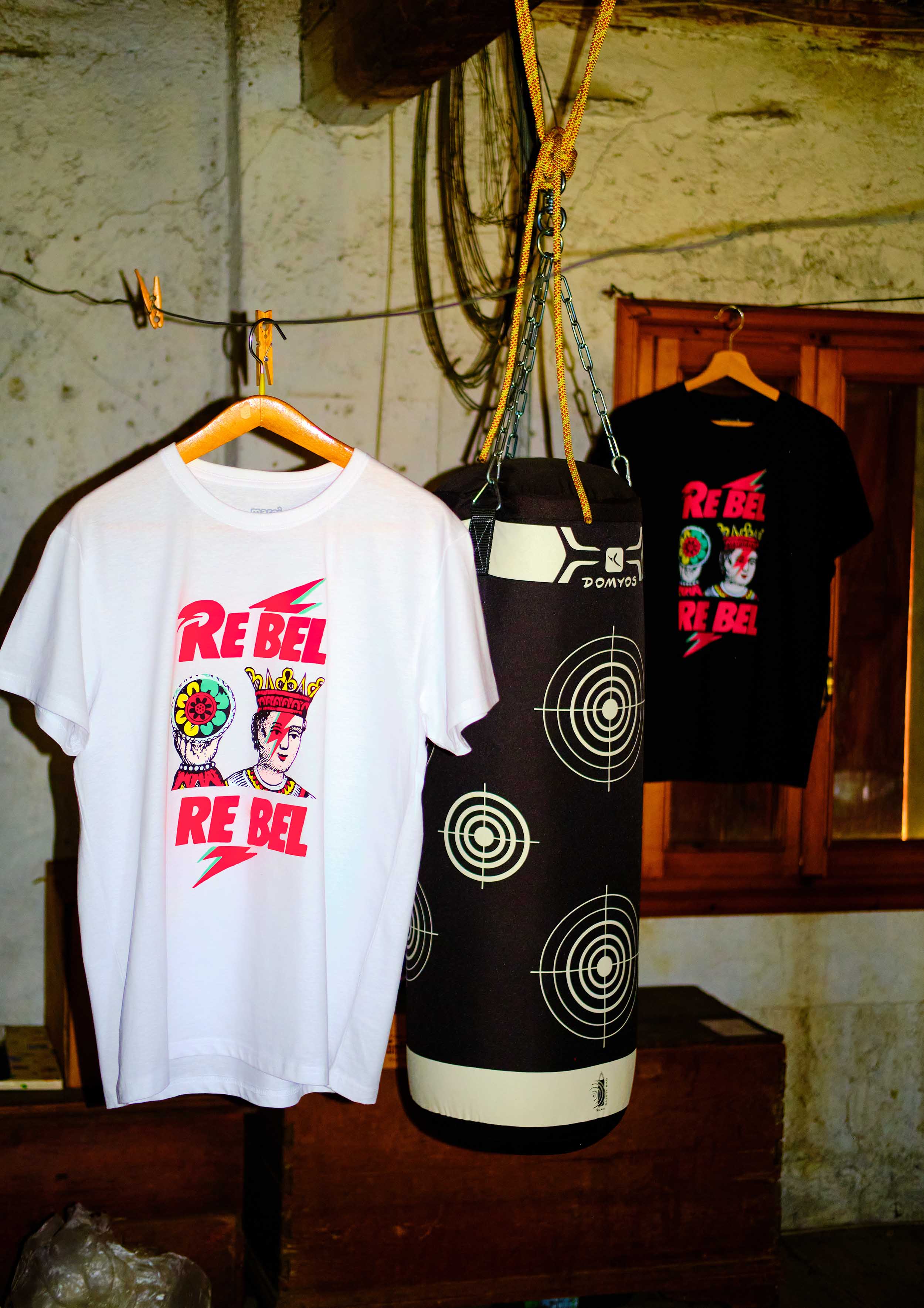 T-Shirt Nera V per VECIA DE SPADE
