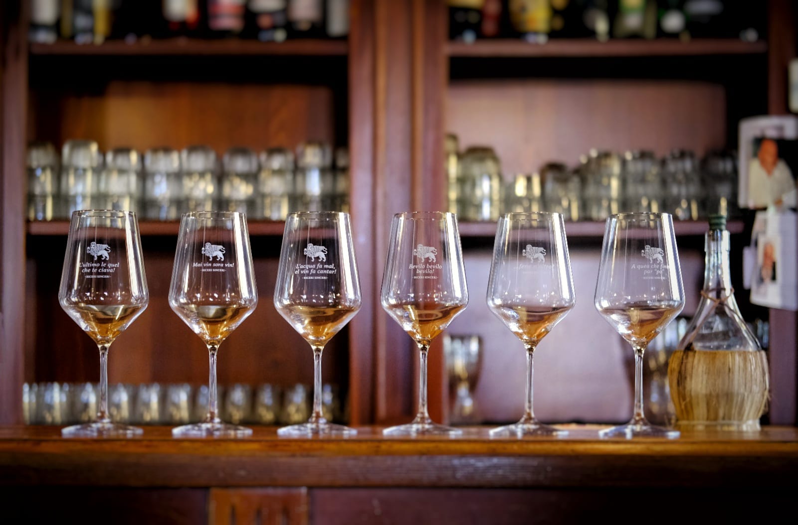 BICERI SINCERI - Confezione da 6 calici in cristallo con scritte in veneto Immagine secondaria del prodotto