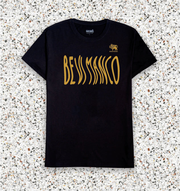 T-Shirt Nera PREMIUM BEVI MANCO con scritta Gialla Immagine principale del prodotto